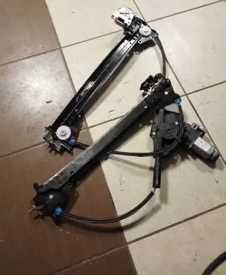 Tesla Model S Front door window regulator with motor 600665199K