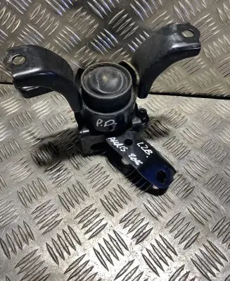 Toyota Auris E180 Engine mount bracket
