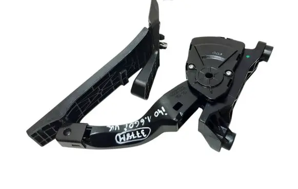 Hyundai i40 Accelerator throttle pedal 327263Z900
