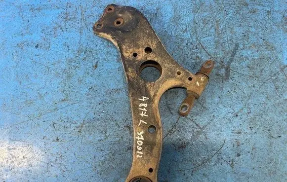 Toyota Sienna XL30 III Front lower control arm/wishbone 4806908040