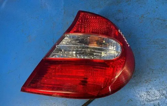 Toyota Camry Boot/trunk interior light 81551AA050