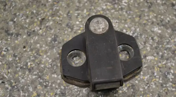 BMW 3 E36 Front door lock loop/hook striker 8122299