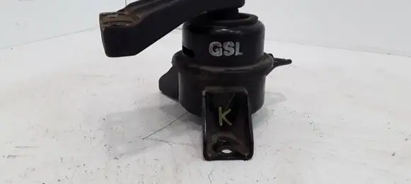 Hyundai i20 (PB PBT) Engine mount bracket