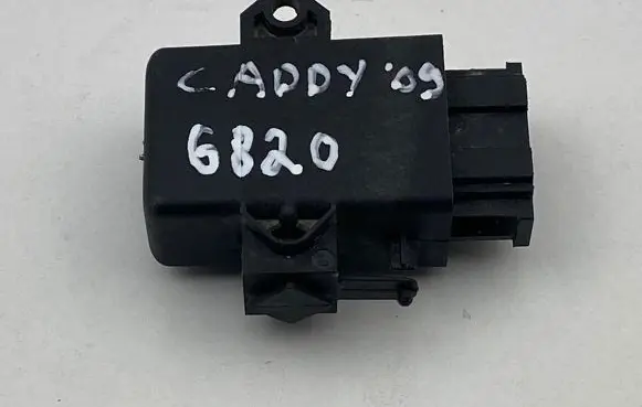 Volkswagen Caddy Seat heating relay 1K0959772