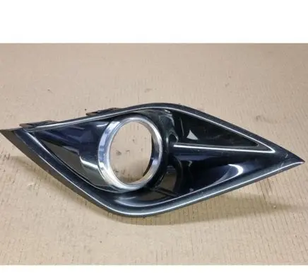 Mitsubishi Outlander Front fog light trim/grill 6400G977