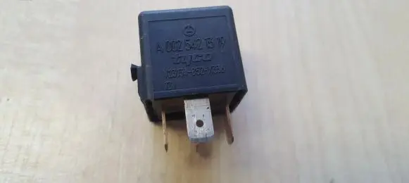 Mercedes-Benz S W220 Other relay a0025421319 v23134-b52-x336
