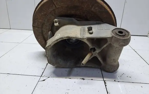 Jaguar XJ X300 Rear wheel hub CCC3984C