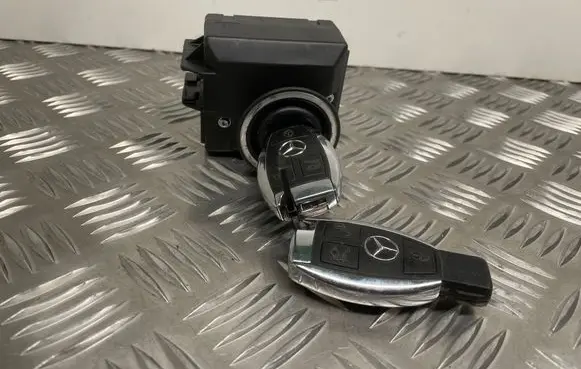 Mercedes-Benz C W204 Ignition lock A2079052600
