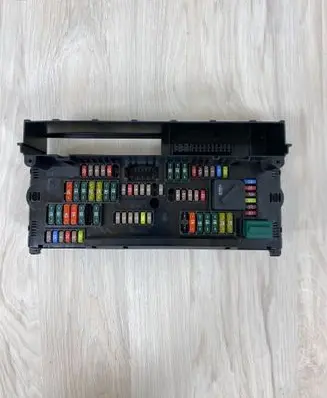 BMW 5 F10 F11 Fuse module 9252815 04223188