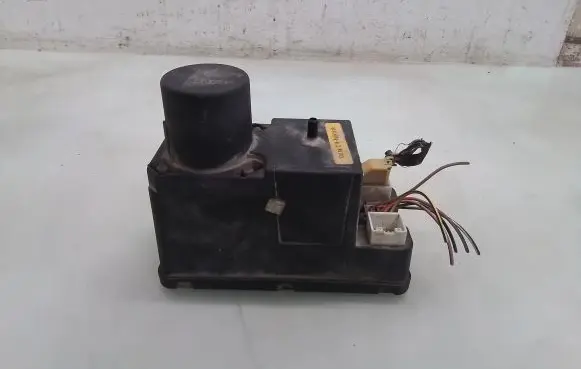 Audi A4 S4 B5 8D Central locking vacuum pump 4A0862257