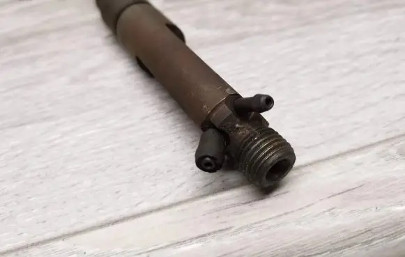 Volkswagen Golf III Fuel injector 028130201G