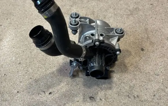 Mercedes-Benz E W214 Water pump A2542003000