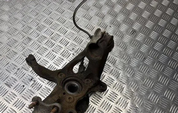 Front wheel hub