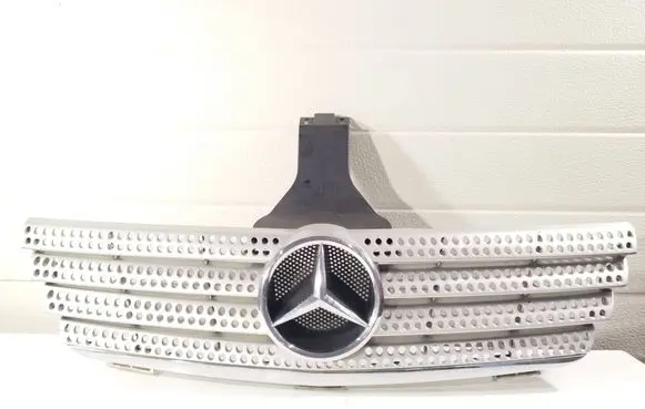 Mercedes-Benz C W203 Front grill A2038801283