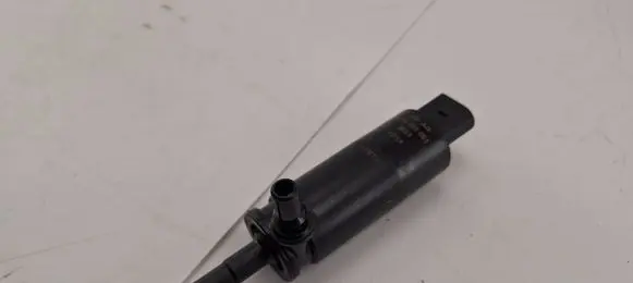 Volkswagen PASSAT B7 Windscreen/windshield washer pump 6R0955681