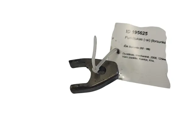 KIA Sorento Fuel Injector clamp holder