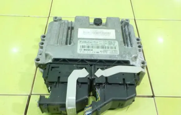 Ford Focus Engine control unit/module F1FA12A650ASE