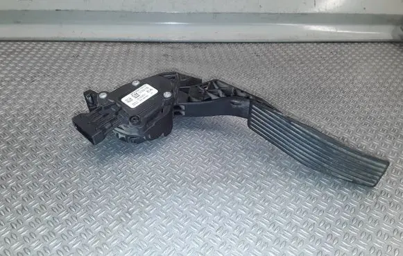 Opel Astra J Accelerator throttle pedal 6PV00976507 24022011 13252702