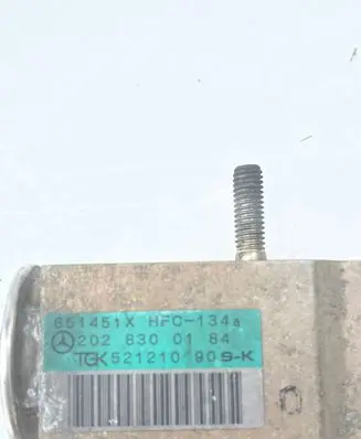Mercedes-Benz Vito Viano W638 Air conditioning (A/C) expansion valve 2028300184 651451X
