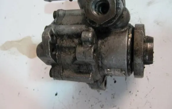 Audi A3 S3 8P Fuel injection high pressure pump 038145157