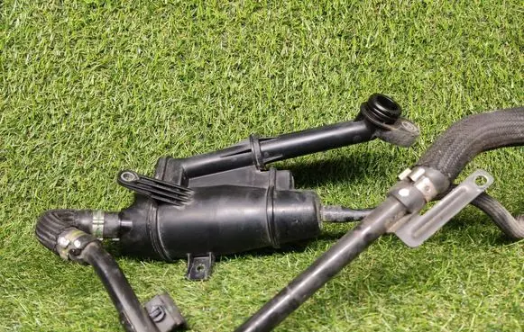 Opel Astra J Oil breather separator 55575980