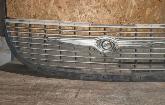 Front bumper upper radiator grill