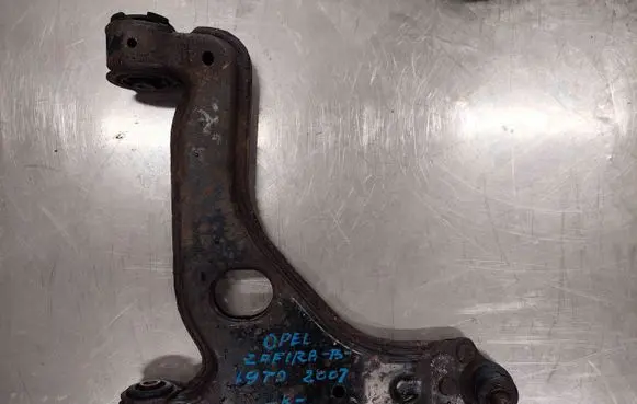 Opel Zafira B Front lower control arm/wishbone 90498738