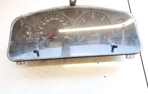 Toyota Avensis T220 Speedometer (instrument cluster) 8380005310
