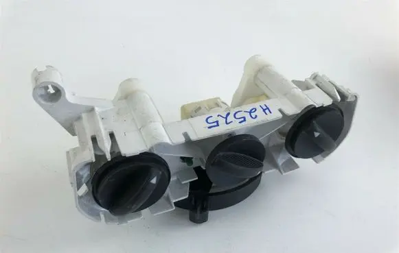 Toyota Corolla E120 E130 Climate control unit 1559112240 H2525
