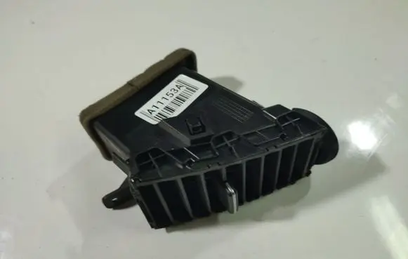 Nissan Tiida C11 Dash center air vent grill 68750EL00A