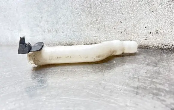 Opel Vectra C Window washer liquid tank fill tube E13010073