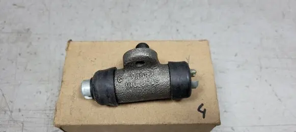 Volkswagen Beetle 1300 Rear brake cylinder 