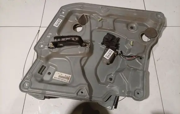 Nissan Primera Front door electric window regulator 80770AV600