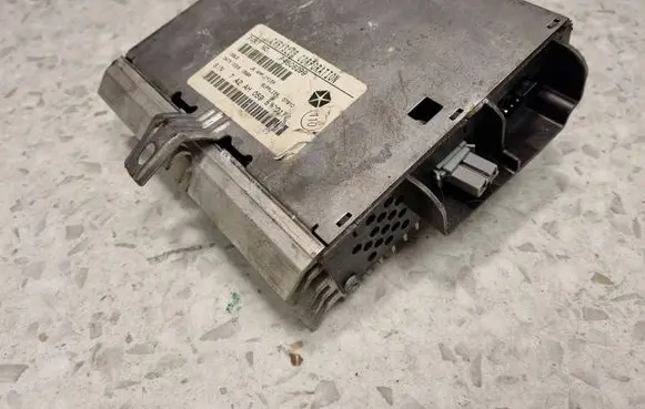 Chrysler Stratus Sound amplifier P4608299