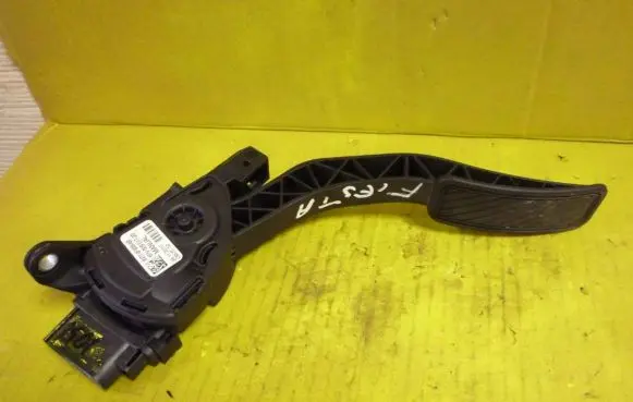 Ford Fiesta Accelerator throttle pedal 8V219F836AB I058