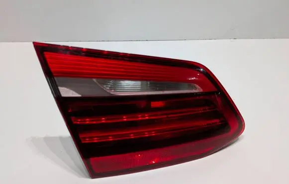 Tailgate rear/tail lights