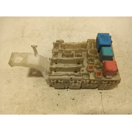 Toyota Yaris Fuse module 8273052321 9619 71182019