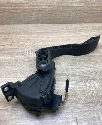 Volkswagen PASSAT B5.5 Accelerator throttle pedal 8D1721523J 6PV008376 WITHPLUG