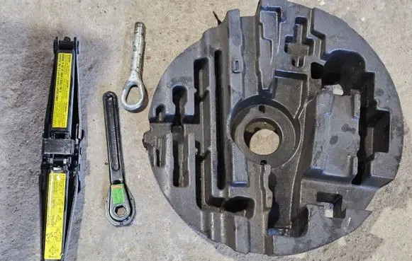 Mercedes-Benz GL X164 Tool box A1645800118 A1648901614