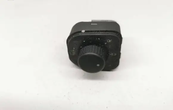 Volkswagen Golf Plus Wing mirror switch 1K0959565F