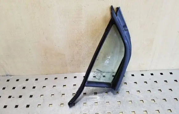 Toyota Yaris Front door vent window glass four-door 