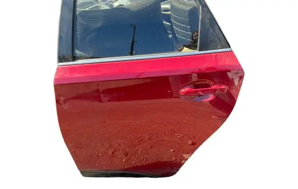 Toyota Auris E210 Rear door