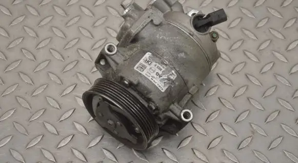Volkswagen PASSAT B7 Air conditioning (A/C) compressor (pump)