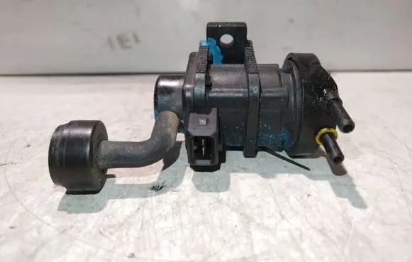Opel Vectra B Vacuum valve 90502860