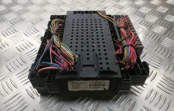 Volvo S80 Fuse module 08696098 08679899