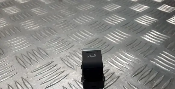 Tailgate opening switch