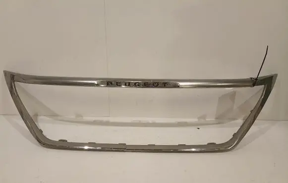Skoda Octavia Mk3 (5E) Front bumper upper radiator grill 5E0853653A