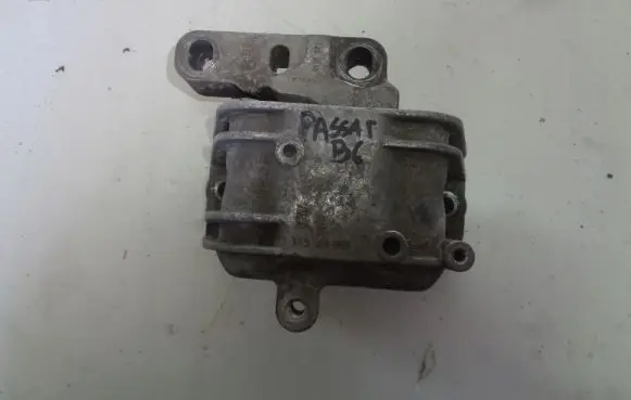 Volkswagen PASSAT B6 Engine mount bracket 1k0199262p
