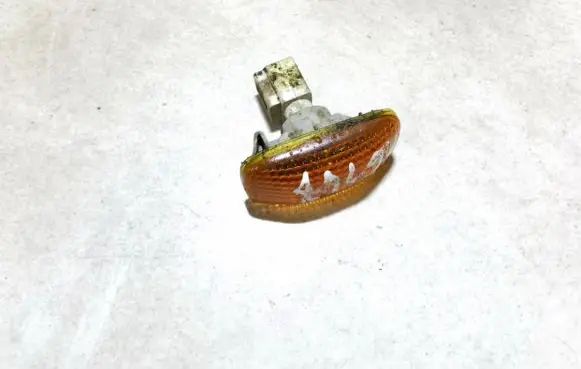 Nissan Primera Front fender indicator light