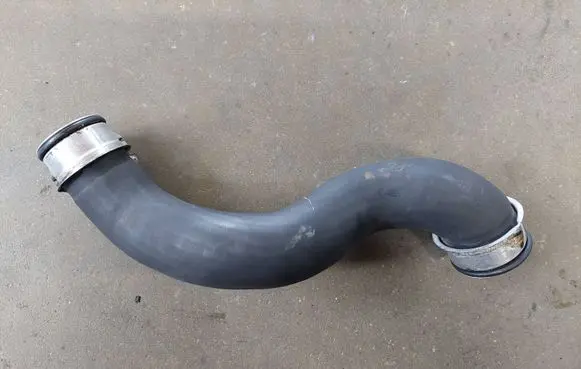Mercedes-Benz C W204 Engine coolant pipe/hose